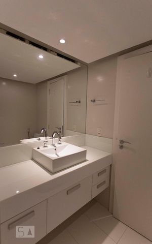 Apartamento à venda com 231m², 3 quartos e 2 vagasBanheiro da Suíte