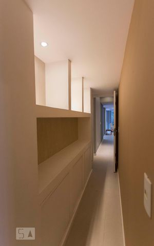 Apartamento à venda com 231m², 3 quartos e 2 vagasCorredor