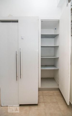 Apartamento à venda com 110m², 3 quartos e 1 vaga Apartamento à venda com 110m², 3 quartos e 1 vagaDetalhe armário área de serviço
