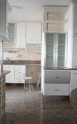 Apartamento à venda com 165m², 4 quartos e 3 vagasCozinha
