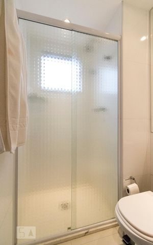 Apartamento à venda com 182m², 3 quartos e 3 vagasBox do Banheiro Suíte 2 