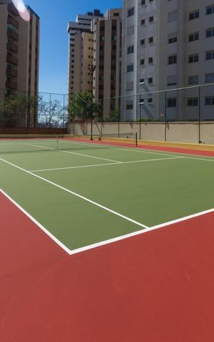 Apartamento à venda com 375m², 4 quartos e 5 vagas Apartamento à venda com 375m², 4 quartos e 5 vagasQuadra de tênis