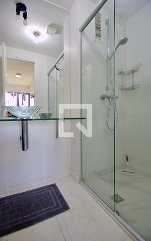 Apartamento à venda com 70m², 1 quarto e sem vaga Apartamento à venda com 70m², 1 quarto e sem vagaBanheiro