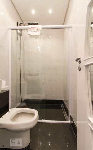 Apartamento à venda com 380m², 4 quartos e 1 vagaBox do Banheiro Suíte 2 