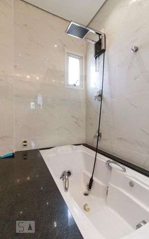Apartamento à venda com 380m², 4 quartos e 1 vagaBanheira do Banheiro Suíte 3 