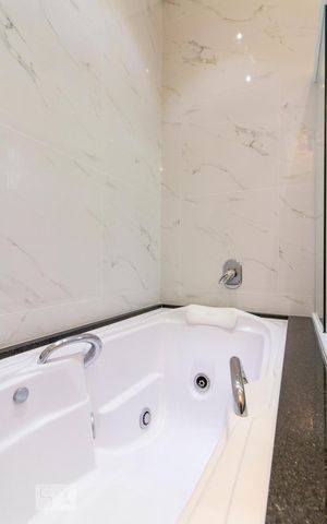 Apartamento à venda com 380m², 4 quartos e 1 vagaBanheira Banheiro Suíte 1 