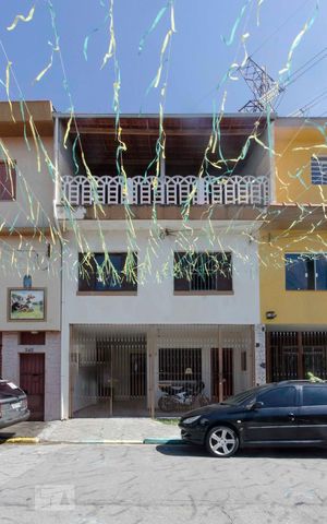 Casa à venda com 114m², 3 quartos e 2 vagasFachada
