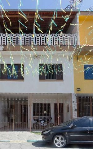 Casa à venda com 114m², 3 quartos e 2 vagasFachada