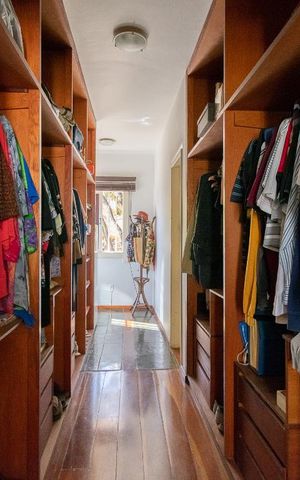 Casa à venda com 500m², 4 quartos e 2 vagasCloset da Suite - 2º Andar