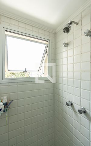 Apartamento à venda com 57m², 2 quartos e 2 vagas Apartamento à venda com 57m², 2 quartos e 2 vagasBanheiro da Suíte