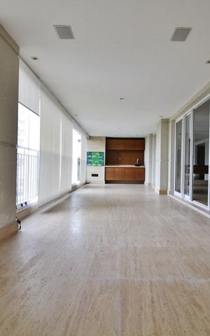 Apartamento para alugar com 245m², 3 quartos e 4 vagasVaranda