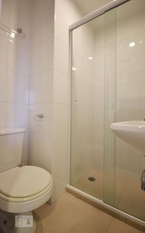 Apartamento para alugar com 245m², 3 quartos e 4 vagasBanheiro de serviço