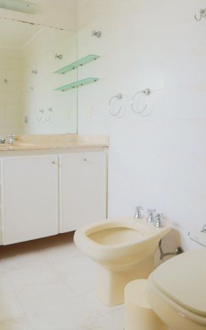 Apartamento à venda com 194m², 3 quartos e 3 vagas Apartamento à venda com 194m², 3 quartos e 3 vagasSuíte 3