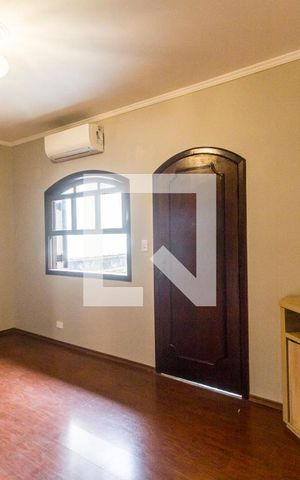Casa de condomínio à venda com 600m², 4 quartos e 5 vagas Casa de condomínio à venda com 600m², 4 quartos e 5 vagasSuíte 4