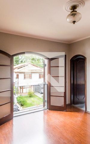 Casa de condomínio à venda com 600m², 4 quartos e 5 vagas Casa de condomínio à venda com 600m², 4 quartos e 5 vagasSuíte master