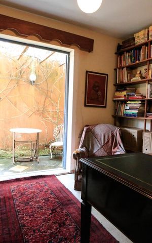 Casa de condomínio à venda com 313m², 3 quartos e 4 vagasEscritório