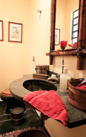 Casa de condomínio à venda com 313m², 3 quartos e 4 vagasLavabo