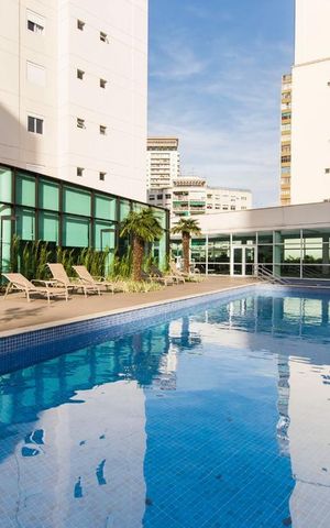 Studio à venda com 48m², 1 quarto e 1 vaga Studio à venda com 48m², 1 quarto e 1 vagaPiscina