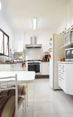 Apartamento para alugar com 212m², 4 quartos e 3 vagas Apartamento para alugar com 212m², 4 quartos e 3 vagasCozinha