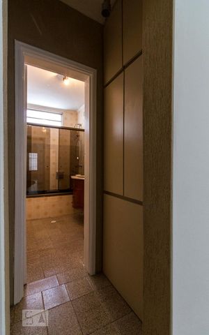 Casa à venda com 103m², 3 quartos e 1 vagaArmários e Acesso ao Banheiro Social do Piso Inferior 