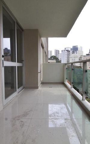 Apartamento à venda com 220m², 4 quartos e 2 vagasVaranda