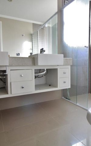 Apartamento à venda com 220m², 4 quartos e 2 vagasBanheiro suíte