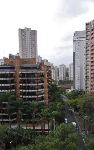 Apartamento à venda com 220m², 4 quartos e 2 vagasVista da suíte