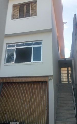 Casa à venda com 153m², 3 quartos e 3 vagas Casa à venda com 153m², 3 quartos e 3 vagasFachada