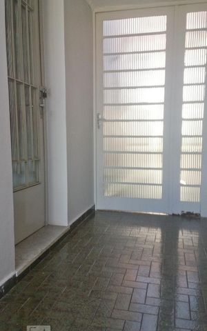 Casa à venda com 153m², 3 quartos e 3 vagas Casa à venda com 153m², 3 quartos e 3 vagasEntrada