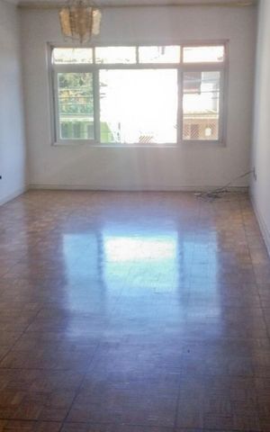 Casa à venda com 153m², 3 quartos e 3 vagas Casa à venda com 153m², 3 quartos e 3 vagasSala