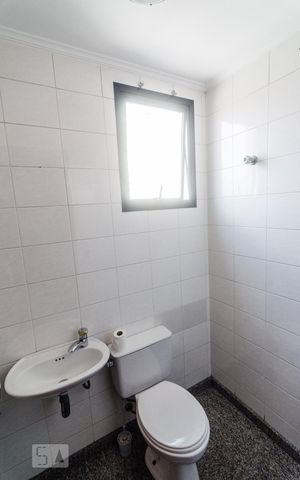 Apartamento à venda com 162m², 3 quartos e 2 vagas Apartamento à venda com 162m², 3 quartos e 2 vagasBanheiro de Serviço