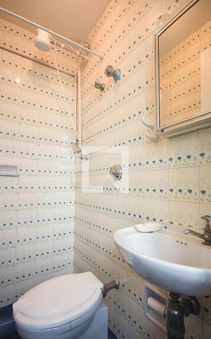 Apartamento para alugar com 240m², 4 quartos e 3 vagas Apartamento para alugar com 240m², 4 quartos e 3 vagasBanheiro de Serviço