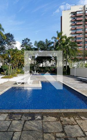 Apartamento para alugar com 240m², 4 quartos e 3 vagas Apartamento para alugar com 240m², 4 quartos e 3 vagasPiscina