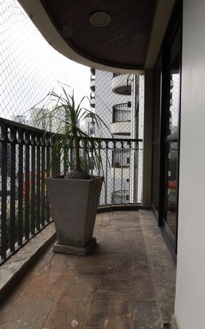 Apartamento à venda com 190m², 4 quartos e 2 vagasVaranda