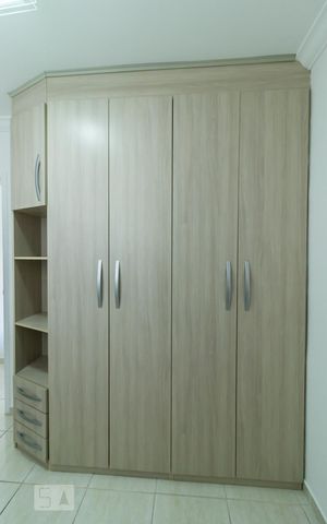 Apartamento para alugar com 70m², 2 quartos e 1 vagaArmário Quarto 01