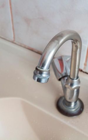 Casa à venda com 500m², 2 quartos e 8 vagasBanheiro social