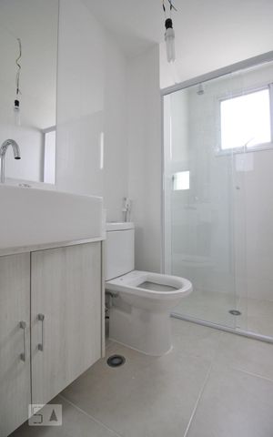Apartamento à venda com 93m², 2 quartos e 2 vagasBanheiro da suíte