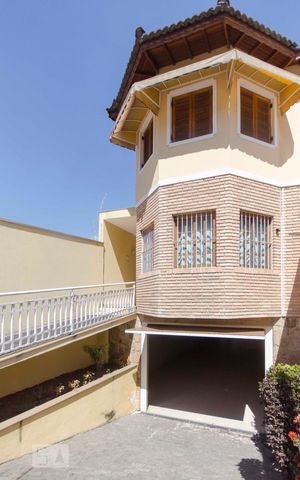 Casa à venda com 325m², 3 quartos e 6 vagasFachada