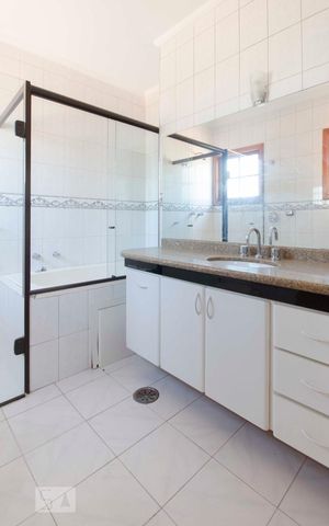 Casa à venda com 325m², 3 quartos e 6 vagasBanheiro Suíte 3