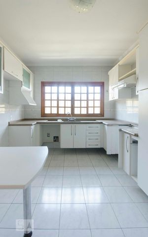 Casa à venda com 325m², 3 quartos e 6 vagasCozinha