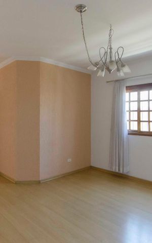 Casa à venda com 325m², 3 quartos e 6 vagasSala