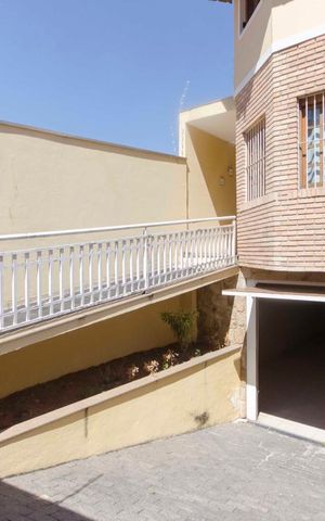 Casa à venda com 325m², 3 quartos e 6 vagasFachada