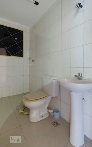 Casa à venda com 325m², 3 quartos e 6 vagasBanheiro de serviço