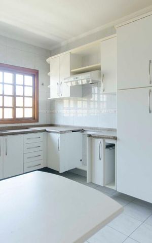 Casa à venda com 325m², 3 quartos e 6 vagasCozinha
