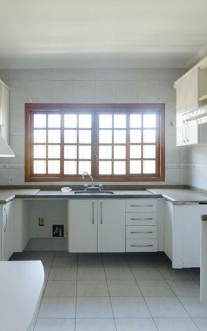 Casa à venda com 325m², 3 quartos e 6 vagasCozinha