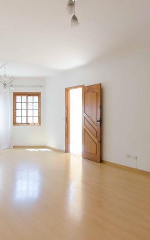 Casa à venda com 325m², 3 quartos e 6 vagasSala