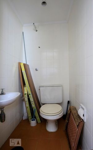 Apartamento para alugar com 67m², 2 quartos e 2 vagasBanheiro de Serviço