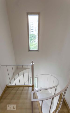 Apartamento à venda com 65m², 1 quarto e 1 vaga2o. Andar - Corredor (Escadas)