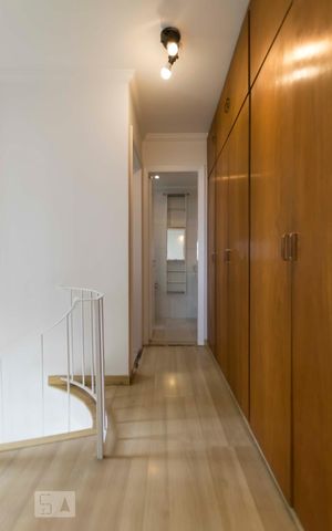 Apartamento à venda com 65m², 1 quarto e 1 vaga2o. Andar - Corredor