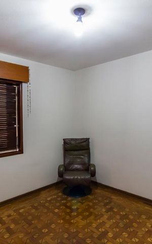 Casa à venda com 375m², 4 quartos e 2 vagasSuíte 2